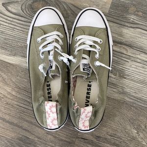 Never worn converse size 8